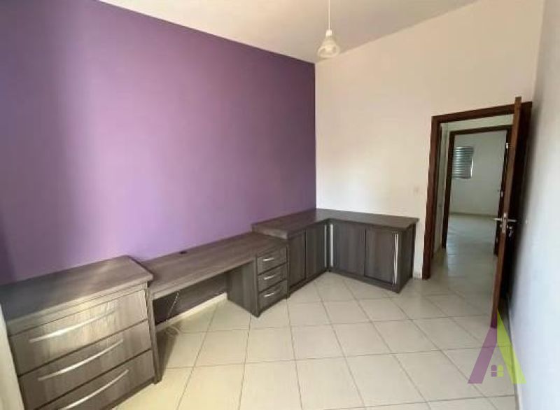 Casa em Condomínio em Bairro Tradicional em São Roque! 