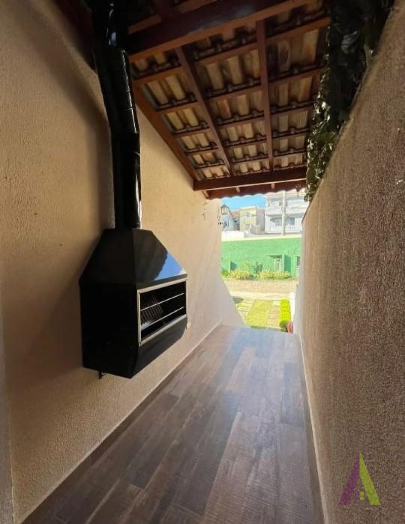 Casa em Condomínio em Bairro Tradicional em São Roque! 