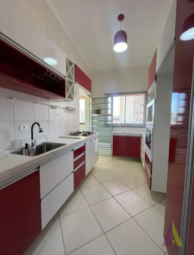 Casa em Condomínio em Bairro Tradicional em São Roque! 