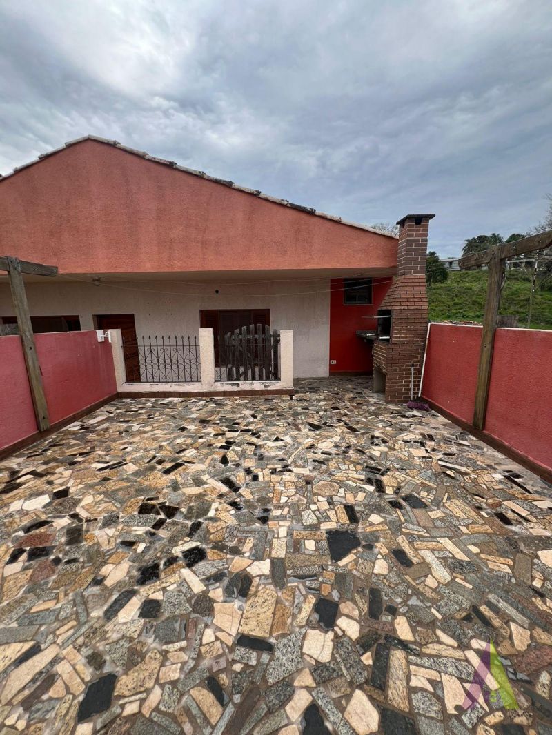 Sobrado Próximo ao Centro de São Roque! 