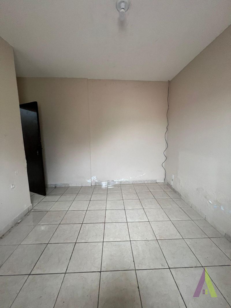 Sobrado Próximo ao Centro de São Roque! 