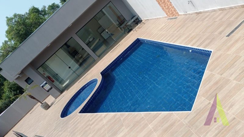 Casa em Condomínio Próximo ao Centro de São Roque!