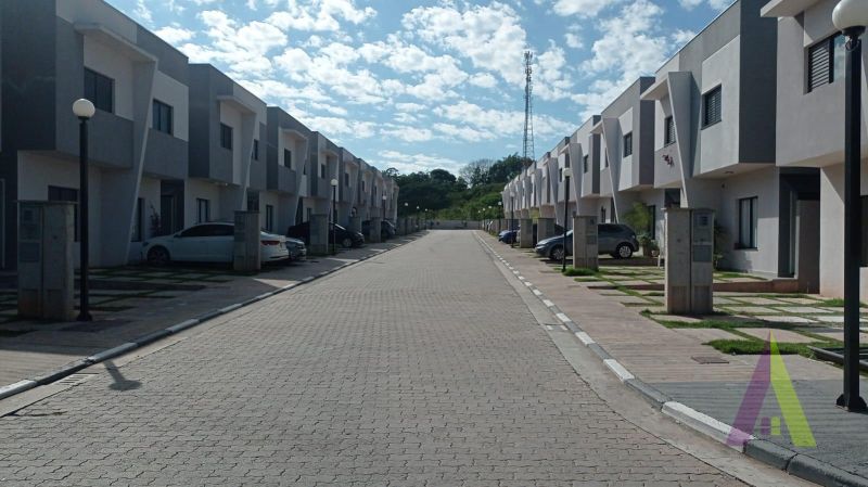 Casa em Condomínio Próximo ao Centro de São Roque!