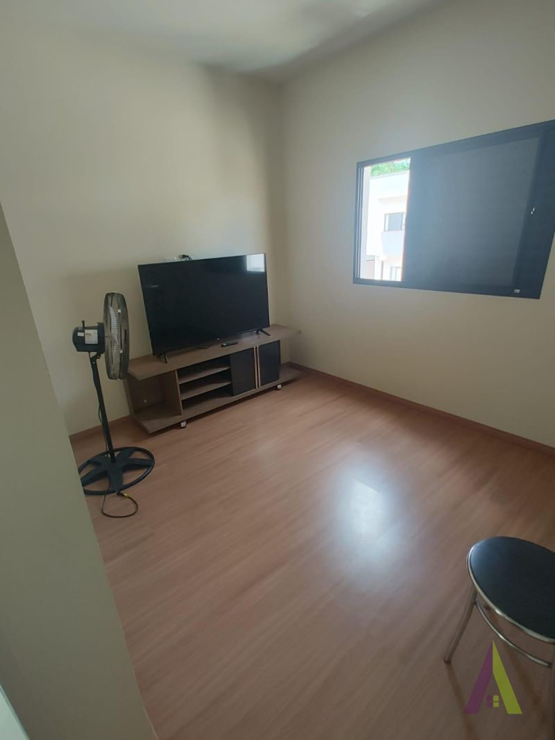 Casa em Condomínio Próximo ao Centro de São Roque!