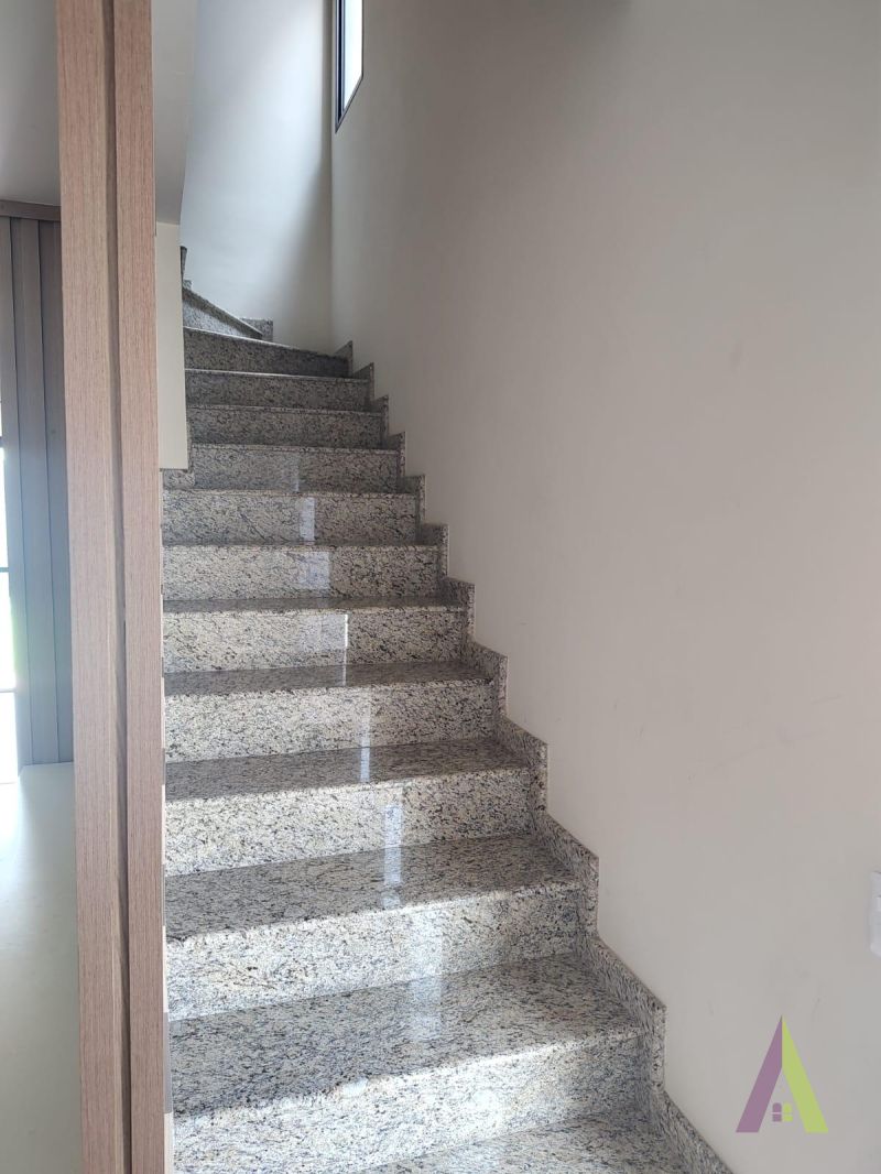 Casa em Condomínio Próximo ao Centro de São Roque!