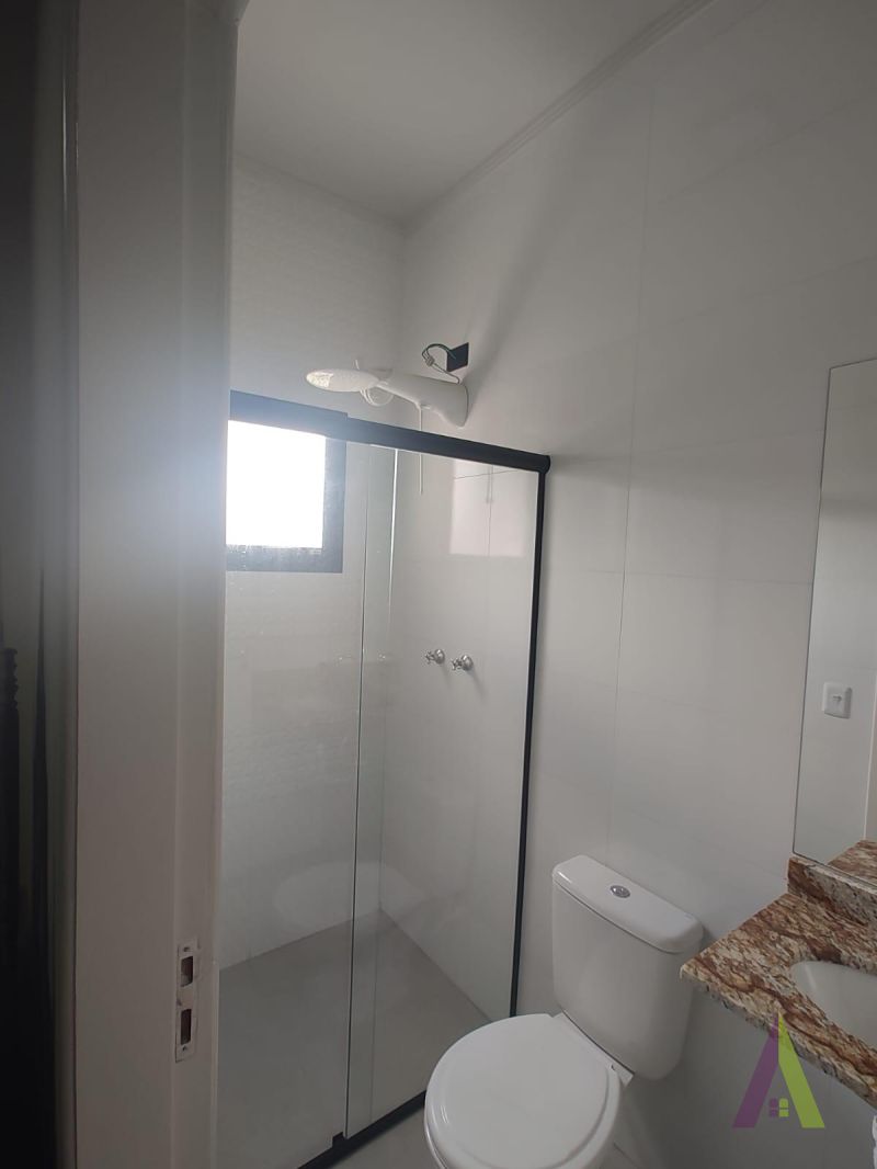 Casa em Condomínio Próximo ao Centro de São Roque!
