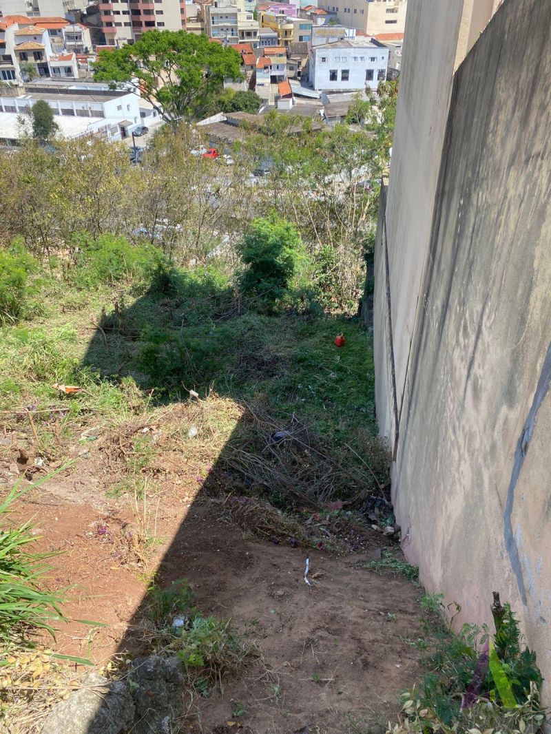 Terreno no Centro de São Roque! 
