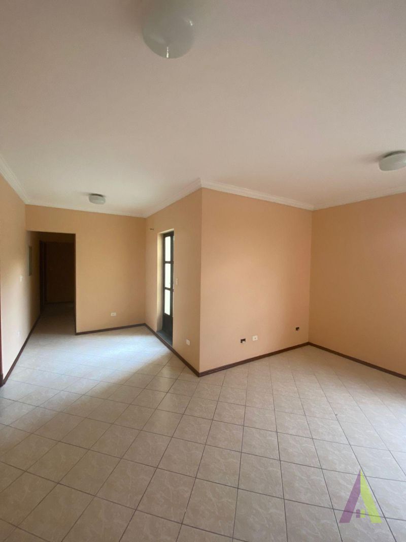 Apartamento com Quintal no Centro de São Roque! 