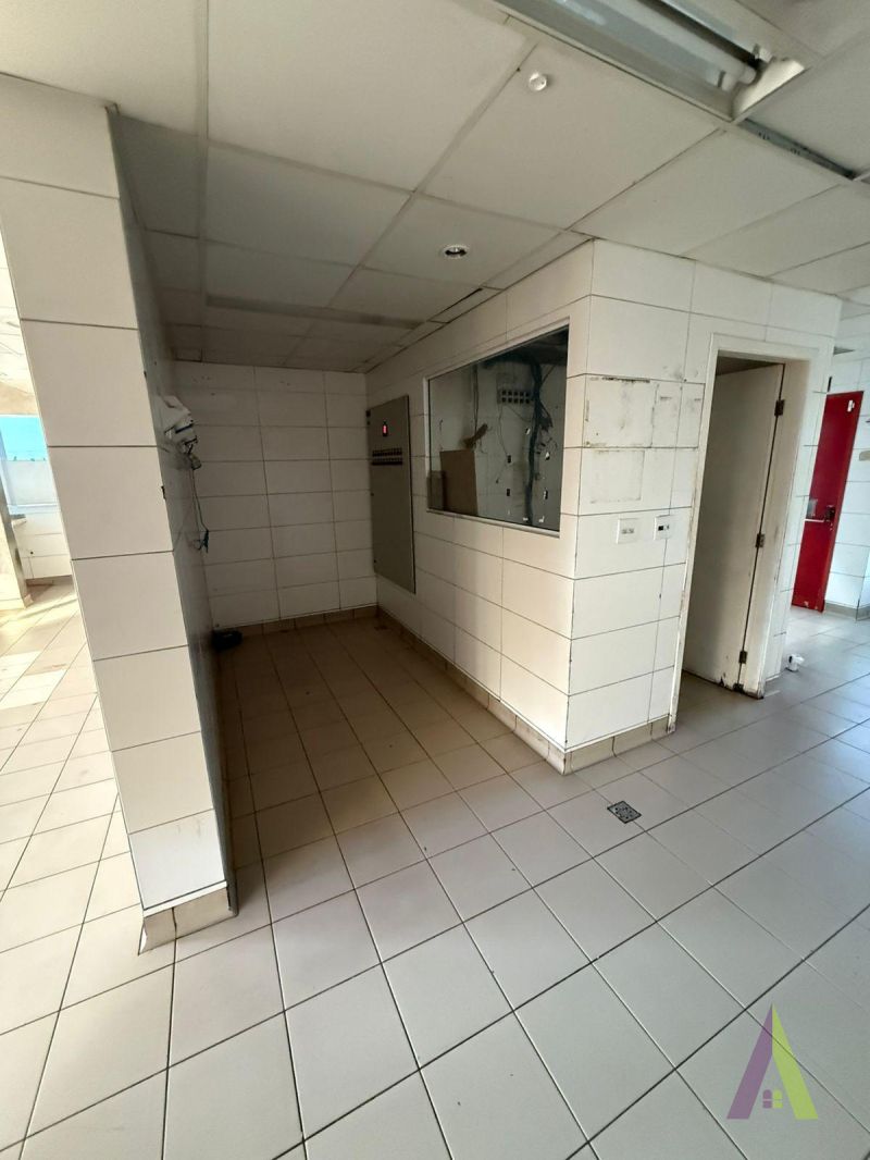 Ponto Comercial Térreo em  Mall de Lojas de São Roque!