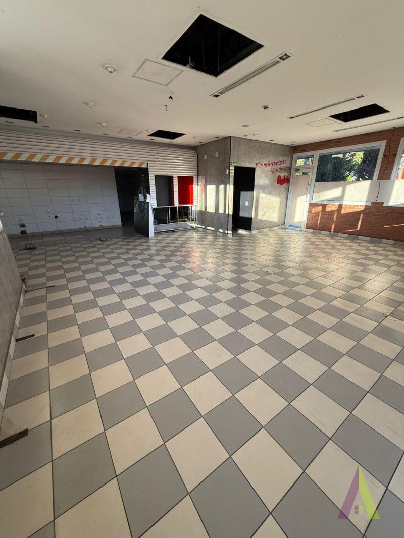 Ponto Comercial Térreo em  Mall de Lojas de São Roque!