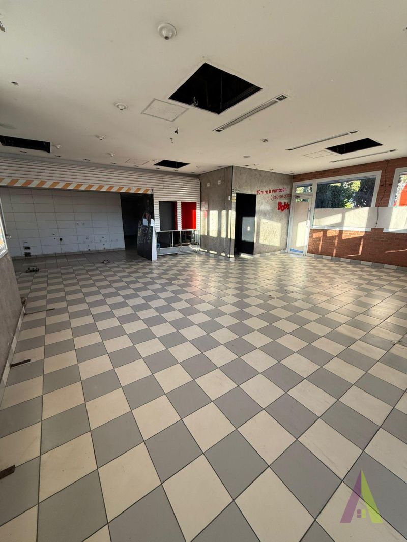 Ponto Comercial Térreo em  Mall de Lojas de São Roque!