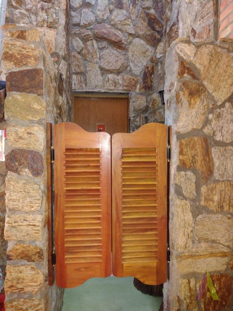 Casa com Decoração Rustica em Condomínio Fechado de São Roque!