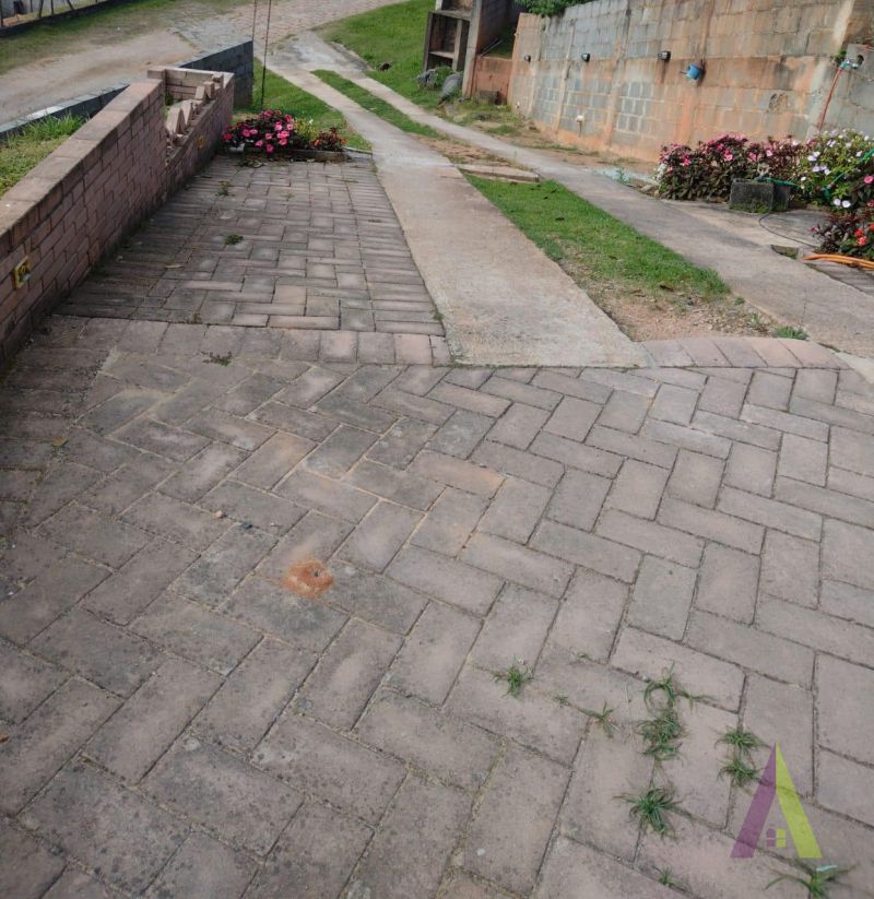 Casa com Decoração Rustica em Condomínio Fechado de São Roque!