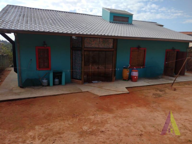 Casa com Decoração Rustica em Condomínio Fechado de São Roque!
