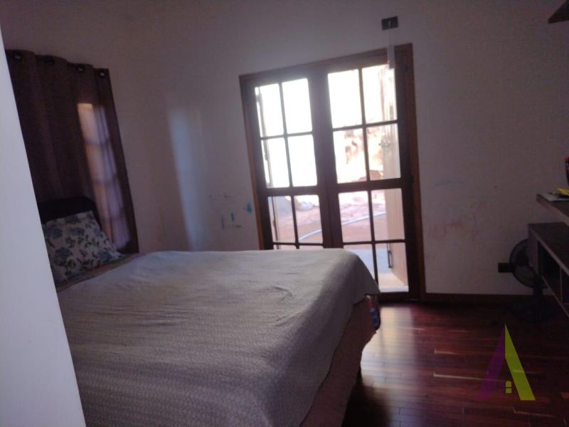 Casa com Decoração Rustica em Condomínio Fechado de São Roque!