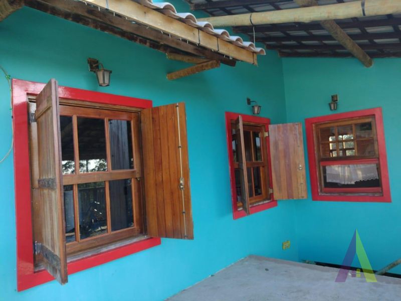 Casa com Decoração Rustica em Condomínio Fechado de São Roque!