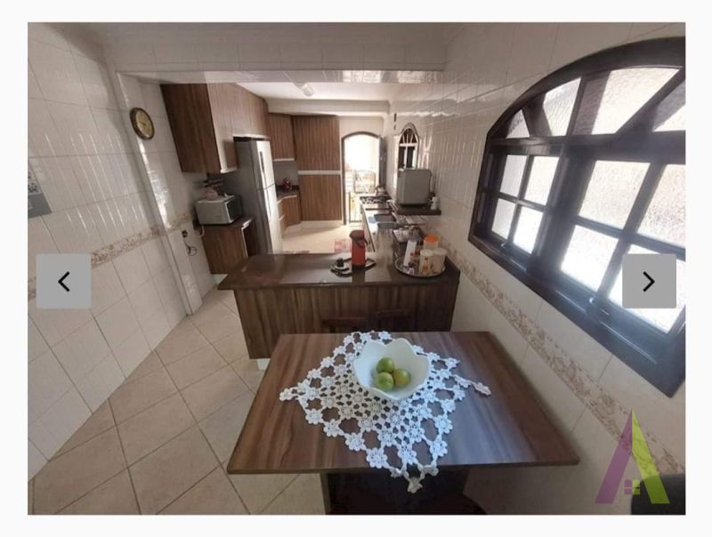 Sobrado em Bairro Tradicional em São Roque! 