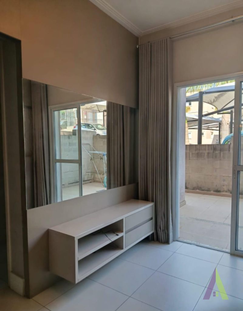 Apartamento Mobiliado com Quintal em São Roque!