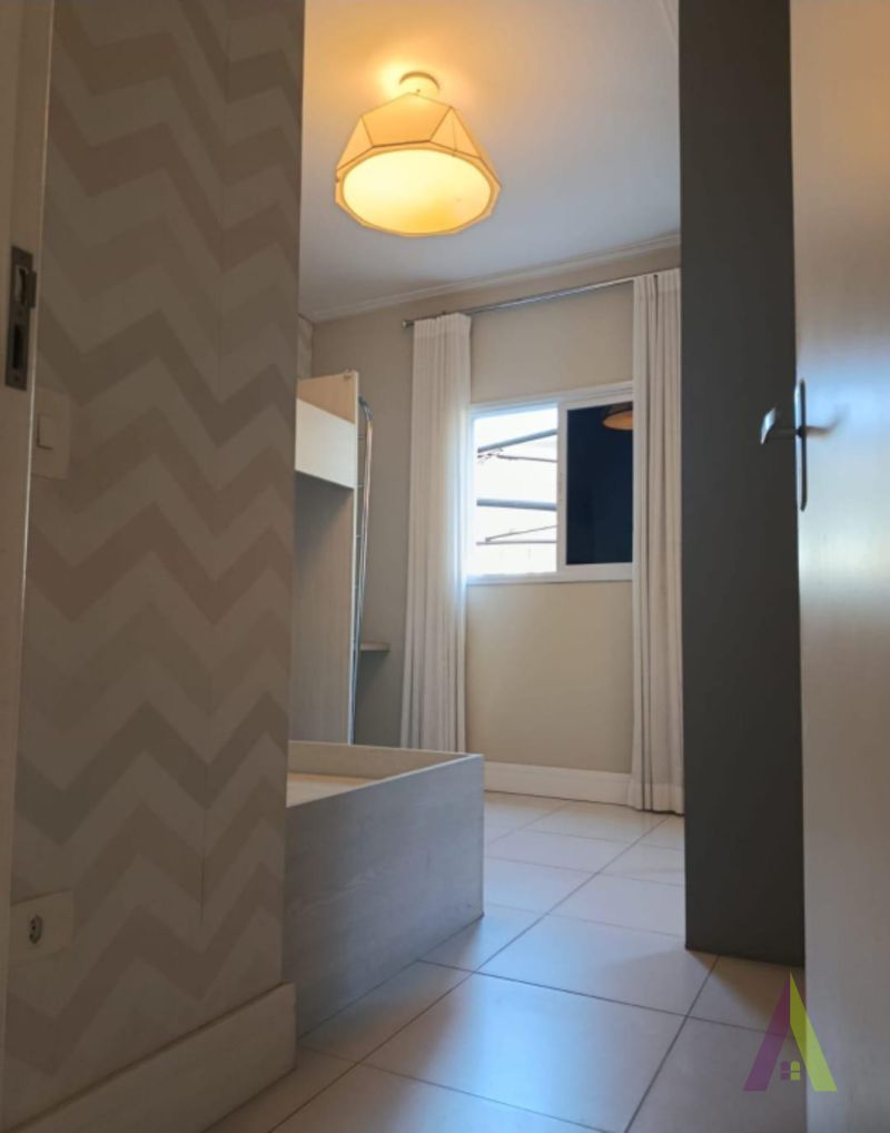 Apartamento Mobiliado com Quintal em São Roque!