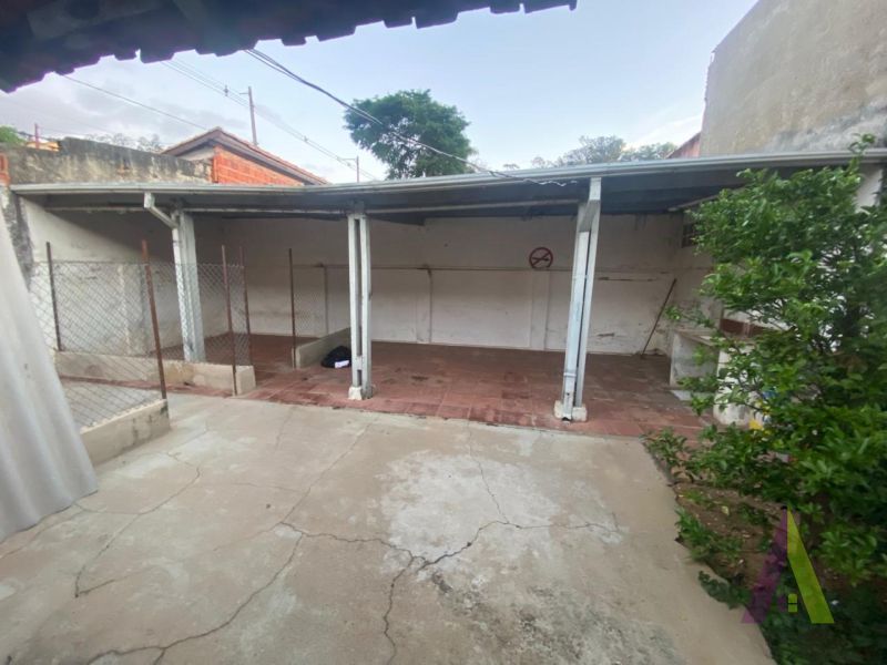 Casa Térrea no Centro de São Roque! 