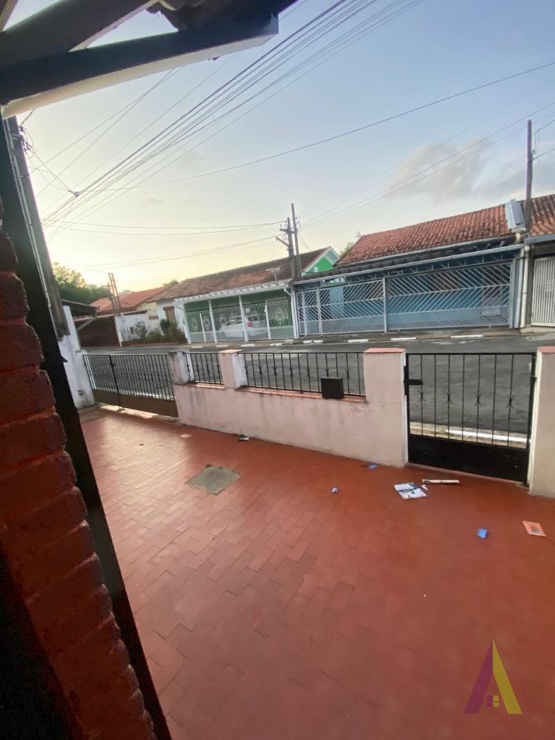 Casa Térrea no Centro de São Roque! 