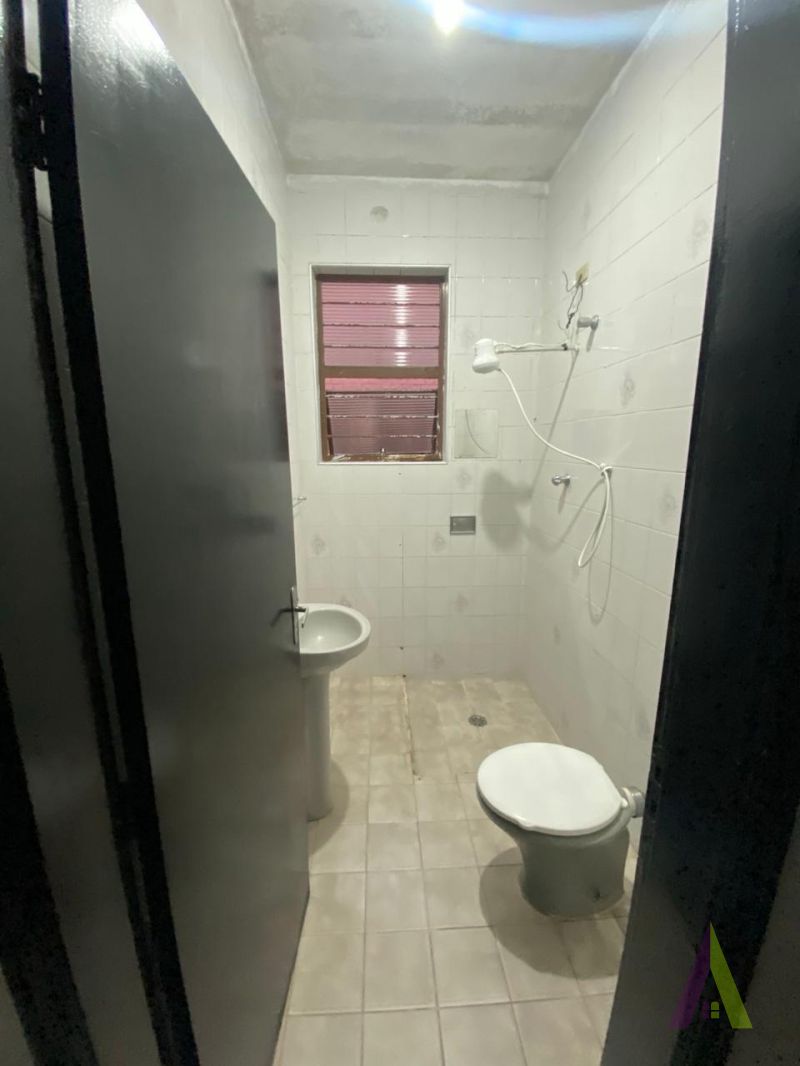 Casa Térrea no Centro de São Roque! 