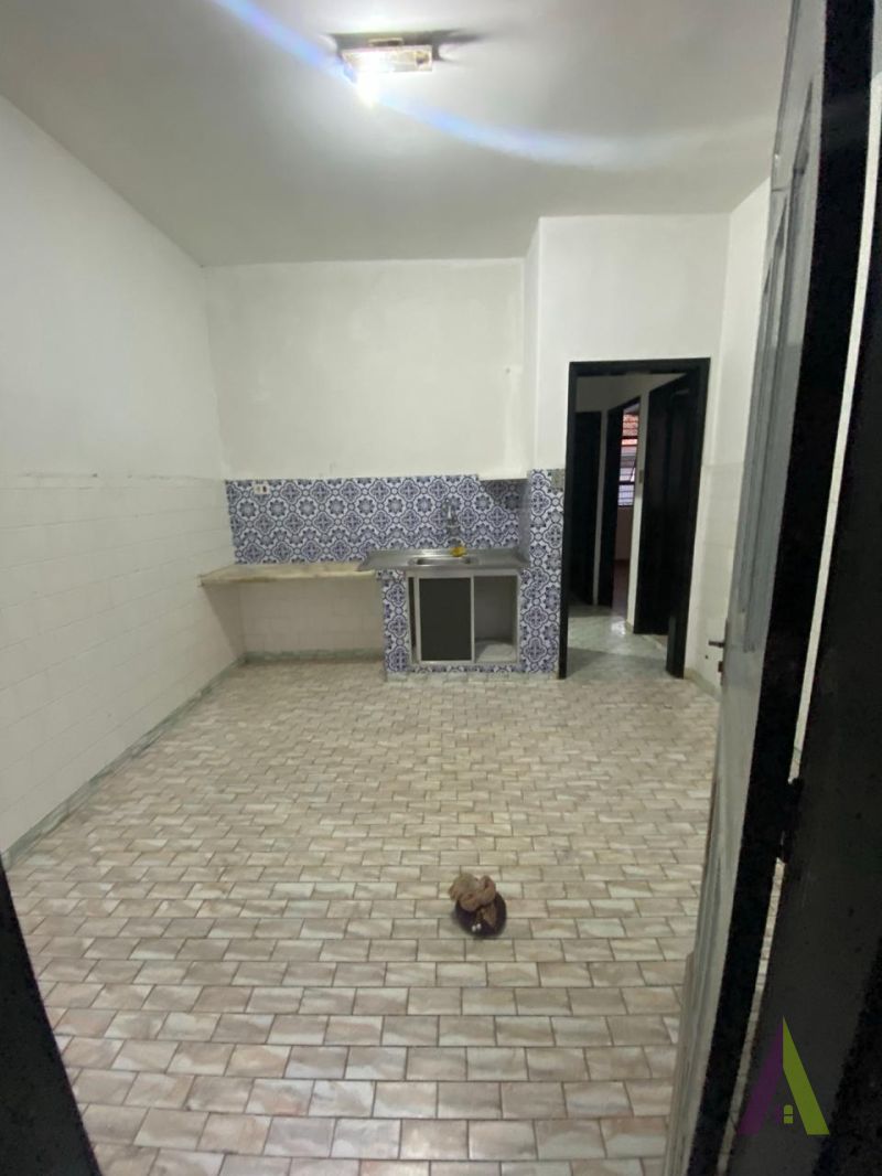 Casa Térrea no Centro de São Roque! 