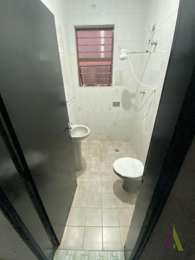 Casa Térrea no Centro de São Roque! 