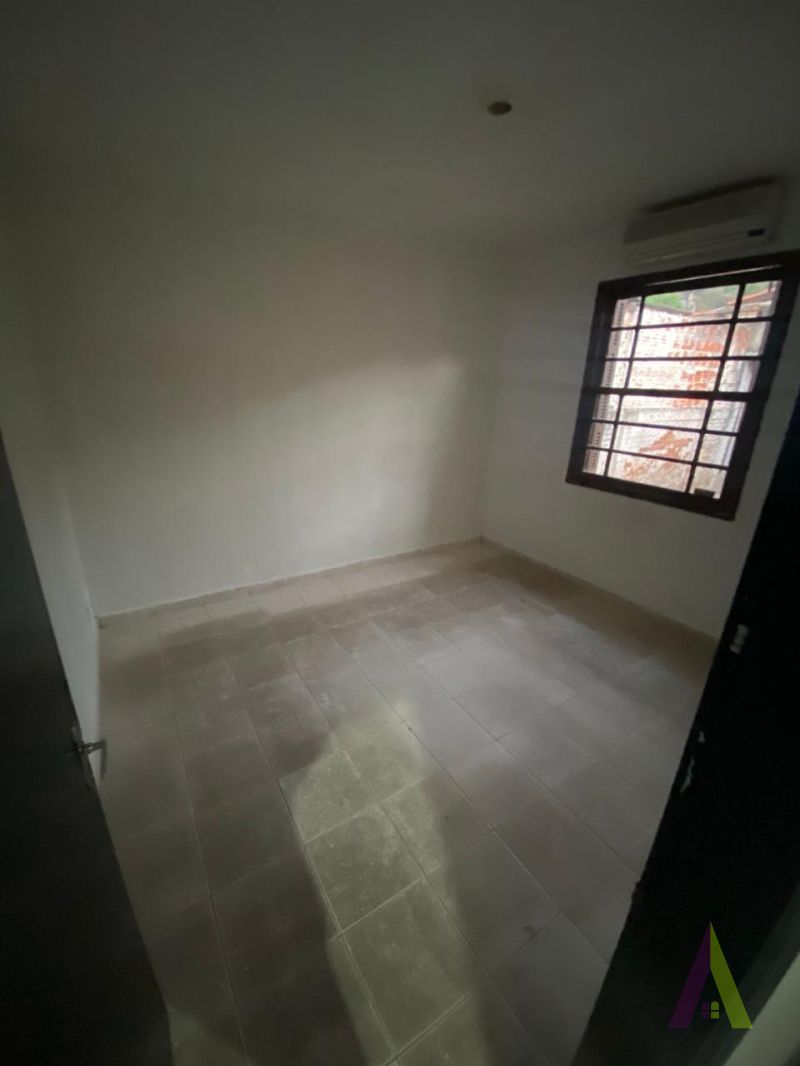 Casa Térrea no Centro de São Roque! 