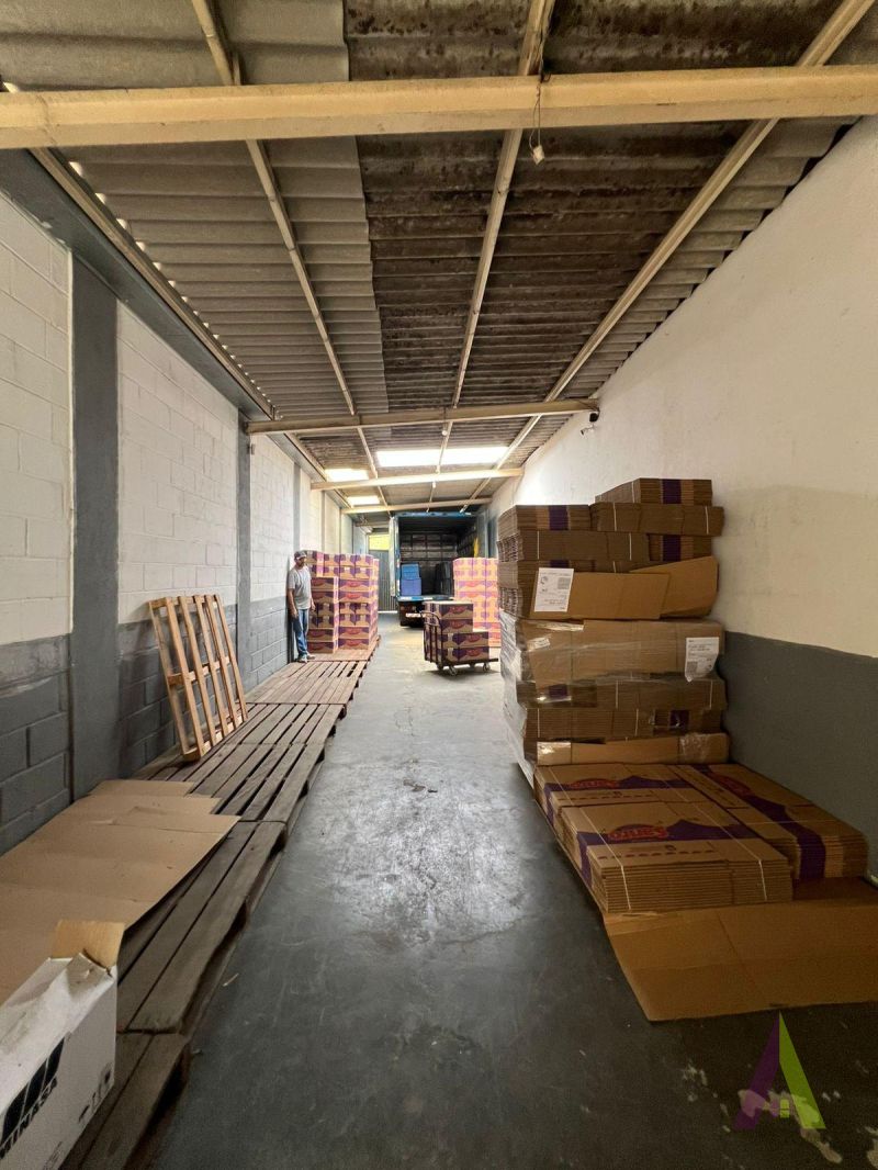 Galpão Industrial em Ponto Estratégico de São Roque!