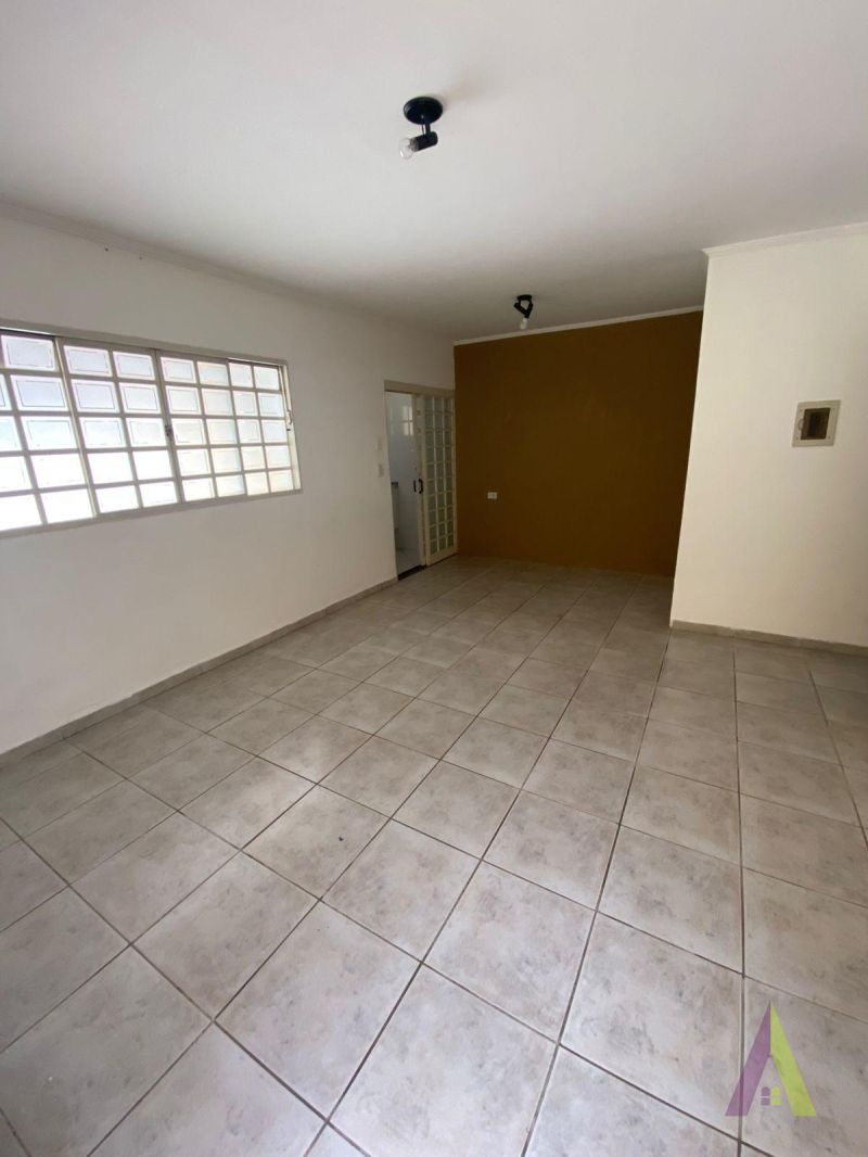 Casa Térrea em Condomínio Fechado  de São Roque!