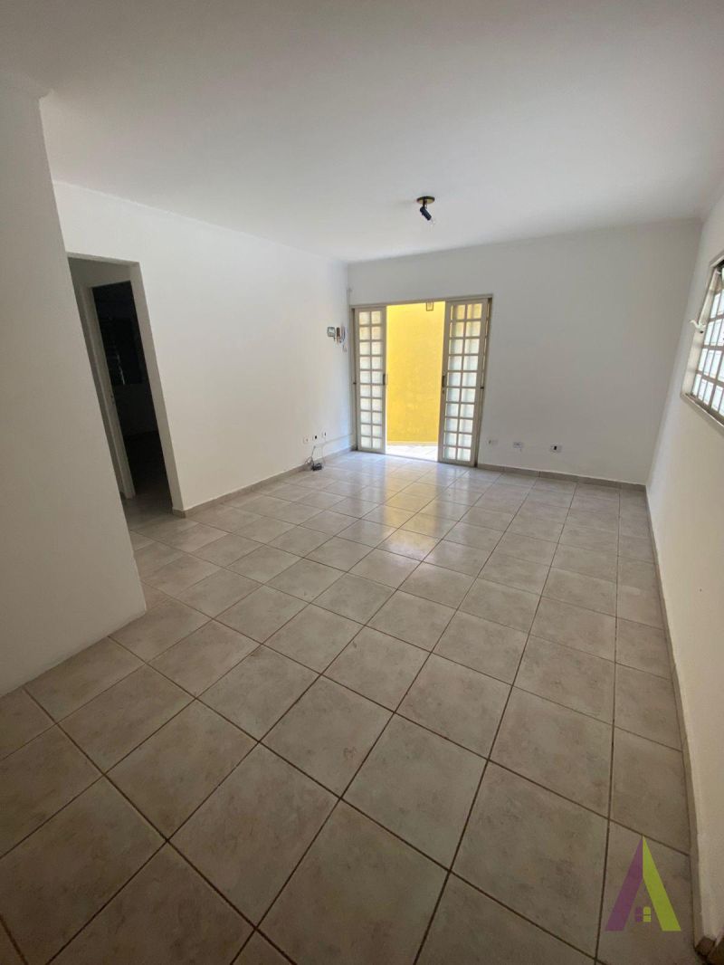 Casa Térrea em Condomínio Fechado  de São Roque!