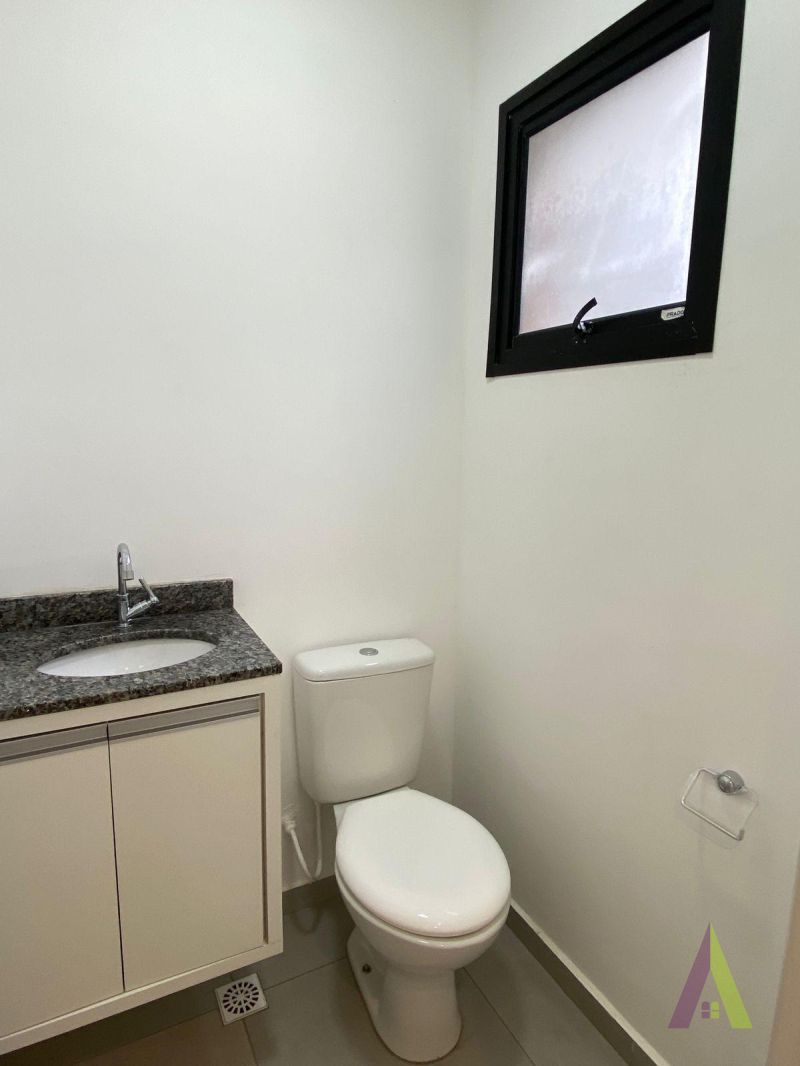 Casa em Condomínio Fechado em São Roque!