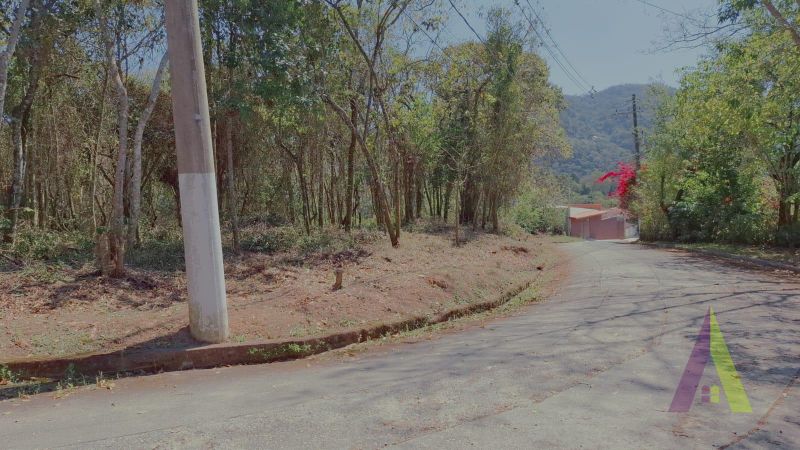 Terreno em Condomínio Fechado! 