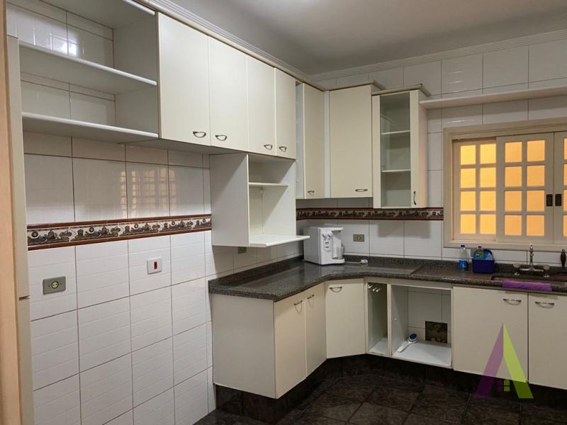 Casa em Condomínio no Centro de São Roque! 