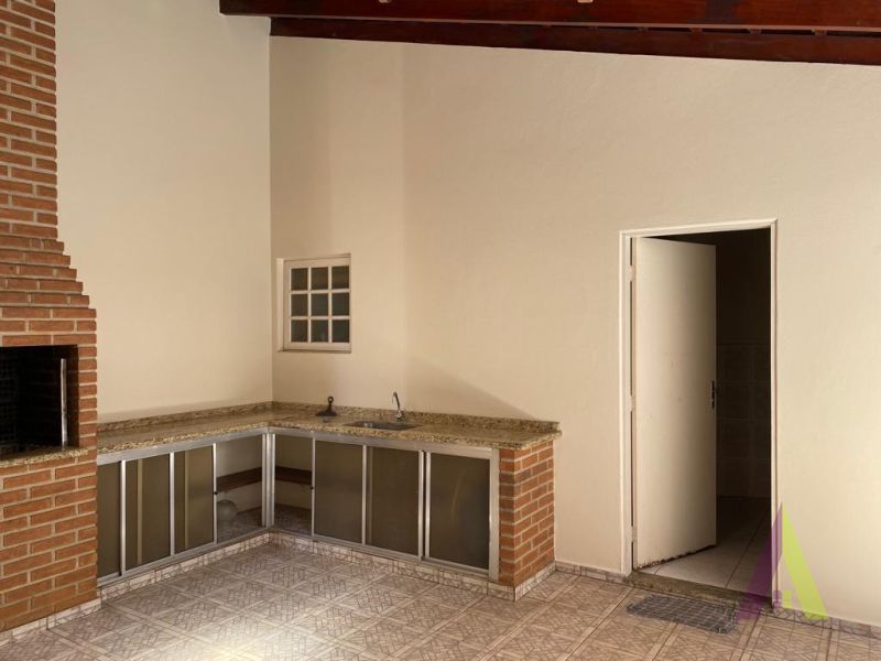 Casa em Condomínio no Centro de São Roque! 