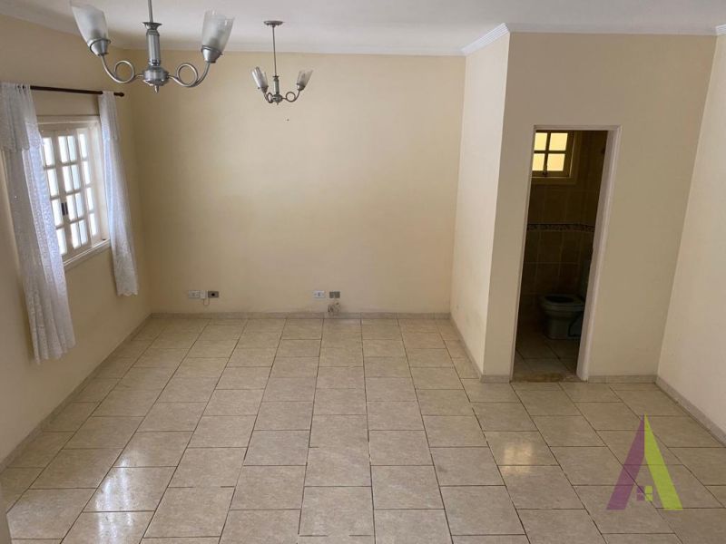 Casa em Condomínio no Centro de São Roque! 