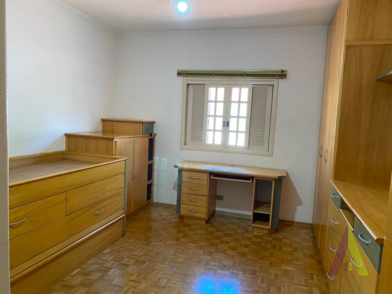 Casa em Condomínio no Centro de São Roque! 