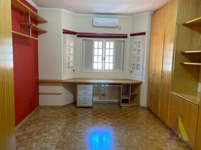 Casa em Condomínio no Centro de São Roque! 