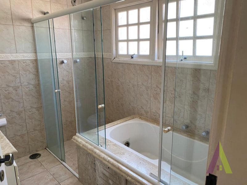 Casa em Condomínio no Centro de São Roque! 