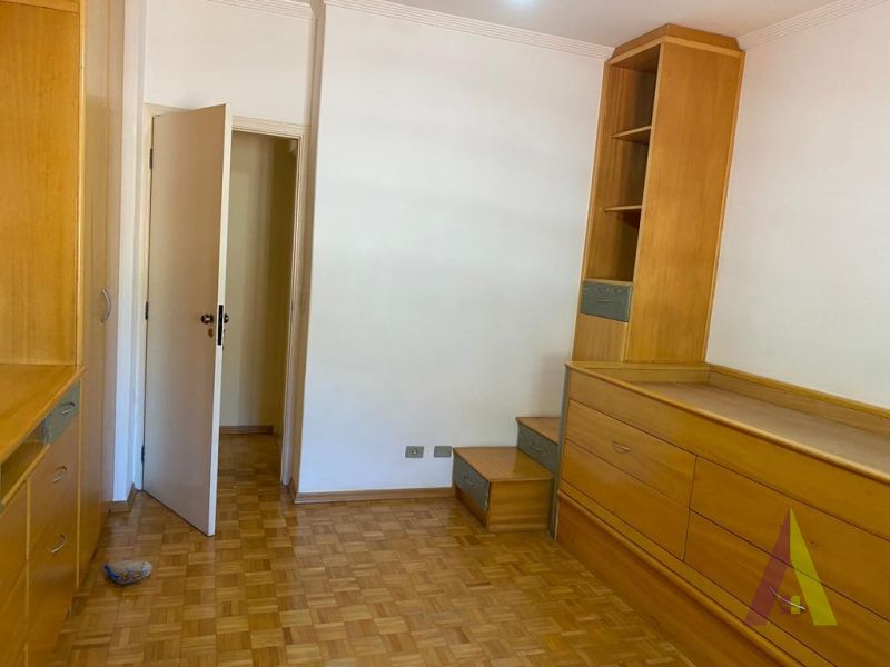 Casa em Condomínio no Centro de São Roque! 