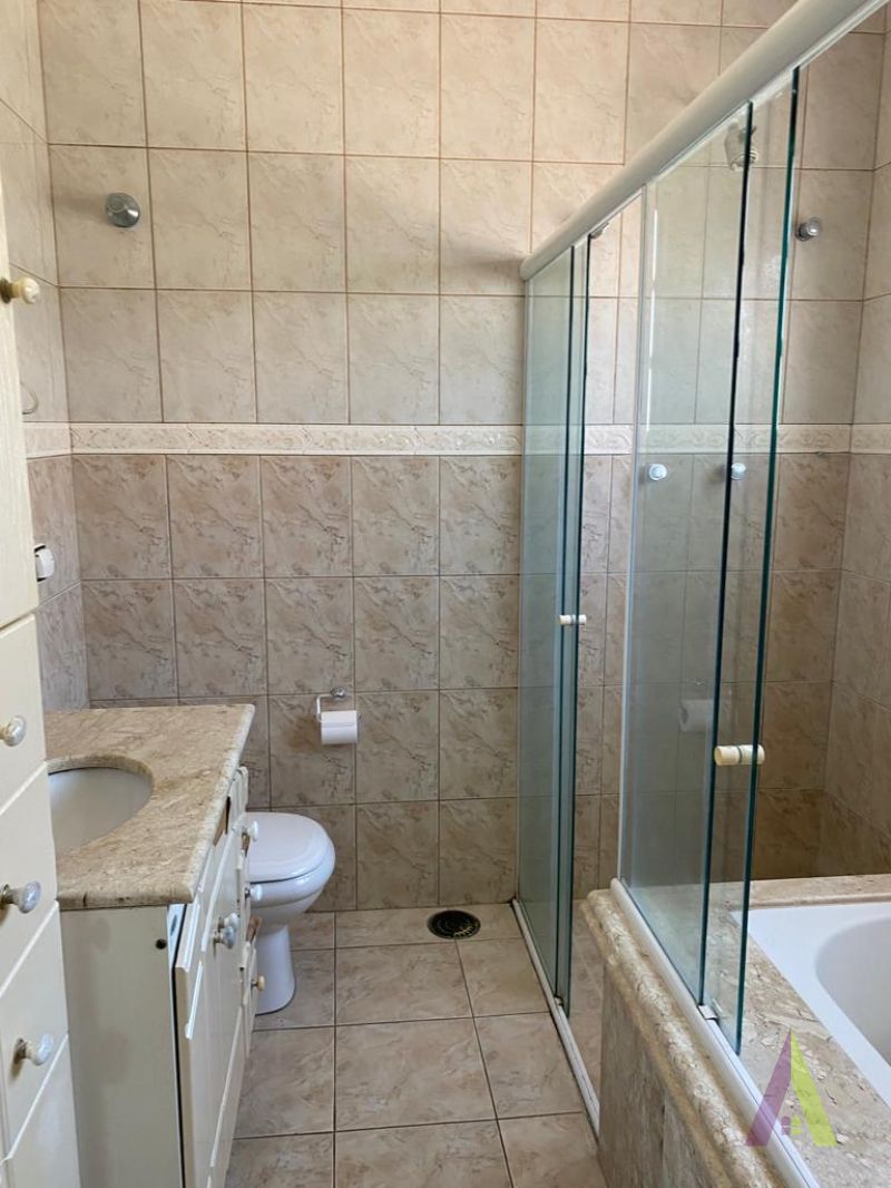 Casa em Condomínio no Centro de São Roque! 