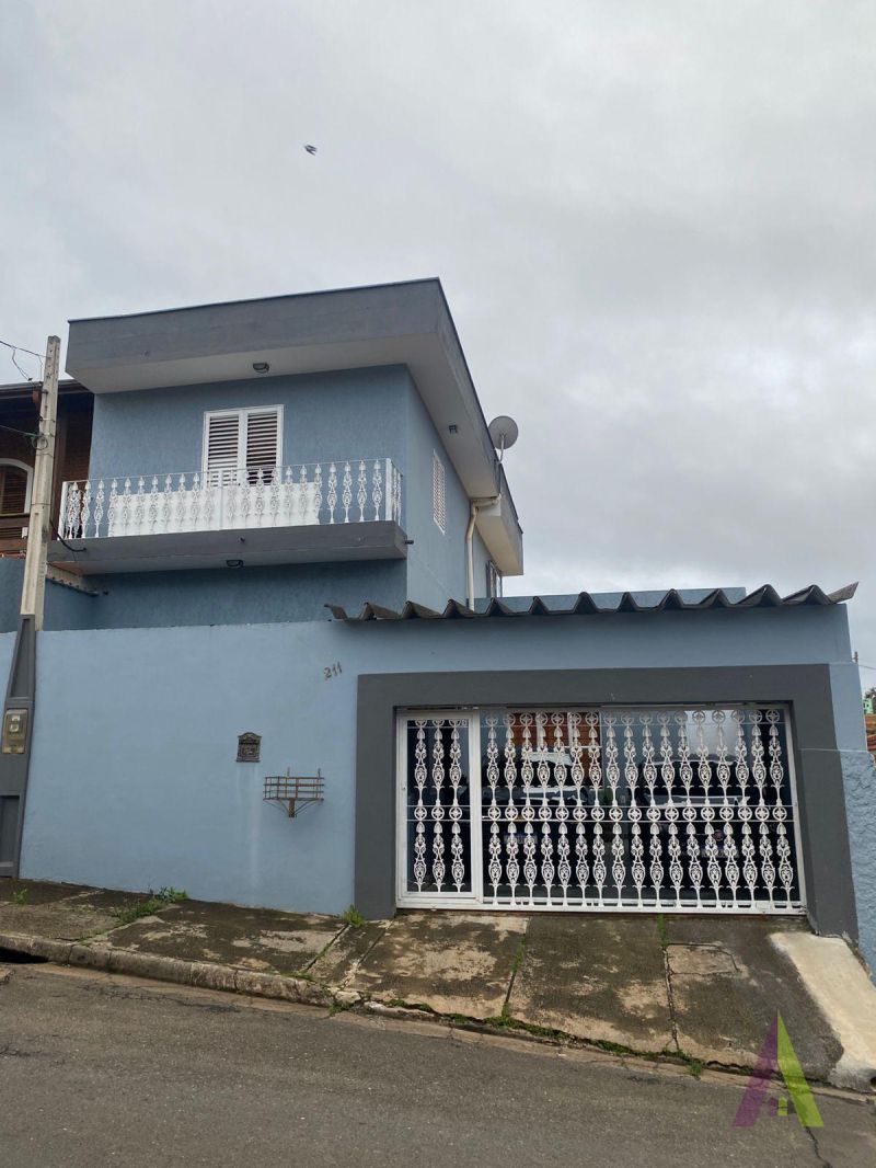 Sobrado em Bairro Tradicional em São Roque! 