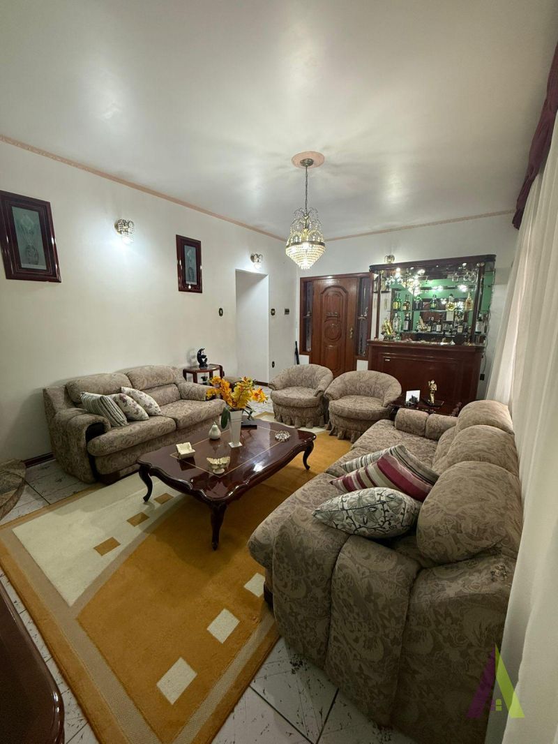 Sobrado com Edícula em Bairro Tradicional de São Roque!