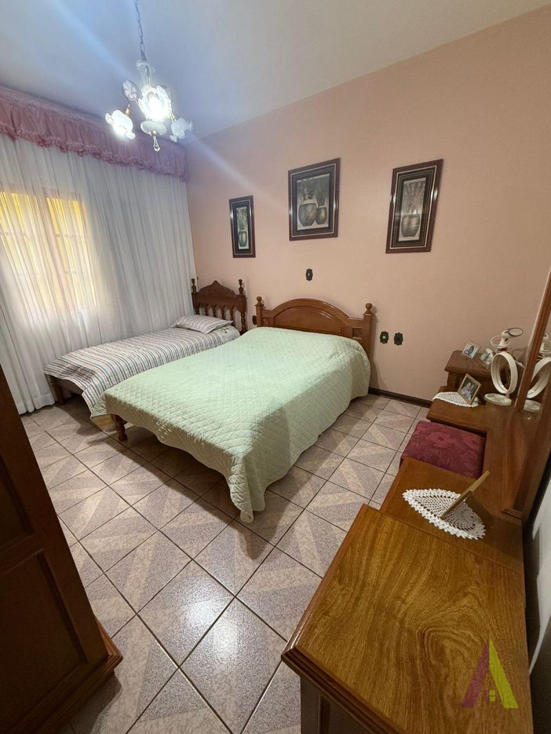 Sobrado com Edícula em Bairro Tradicional de São Roque!