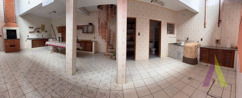 Sobrado com Edícula em Bairro Tradicional de São Roque!