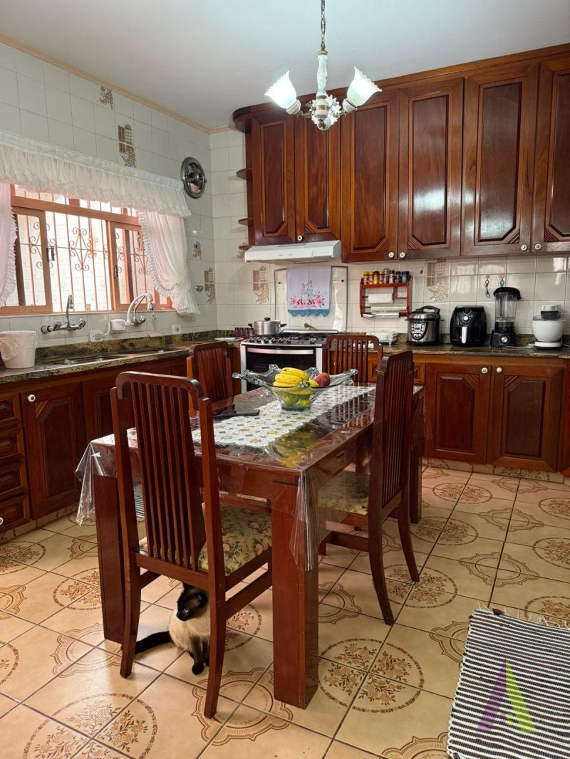 Sobrado com Edícula em Bairro Tradicional de São Roque!