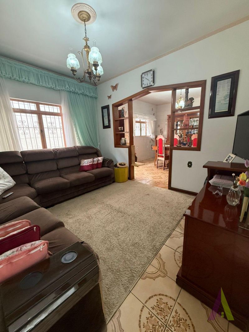 Sobrado com Edícula em Bairro Tradicional de São Roque!