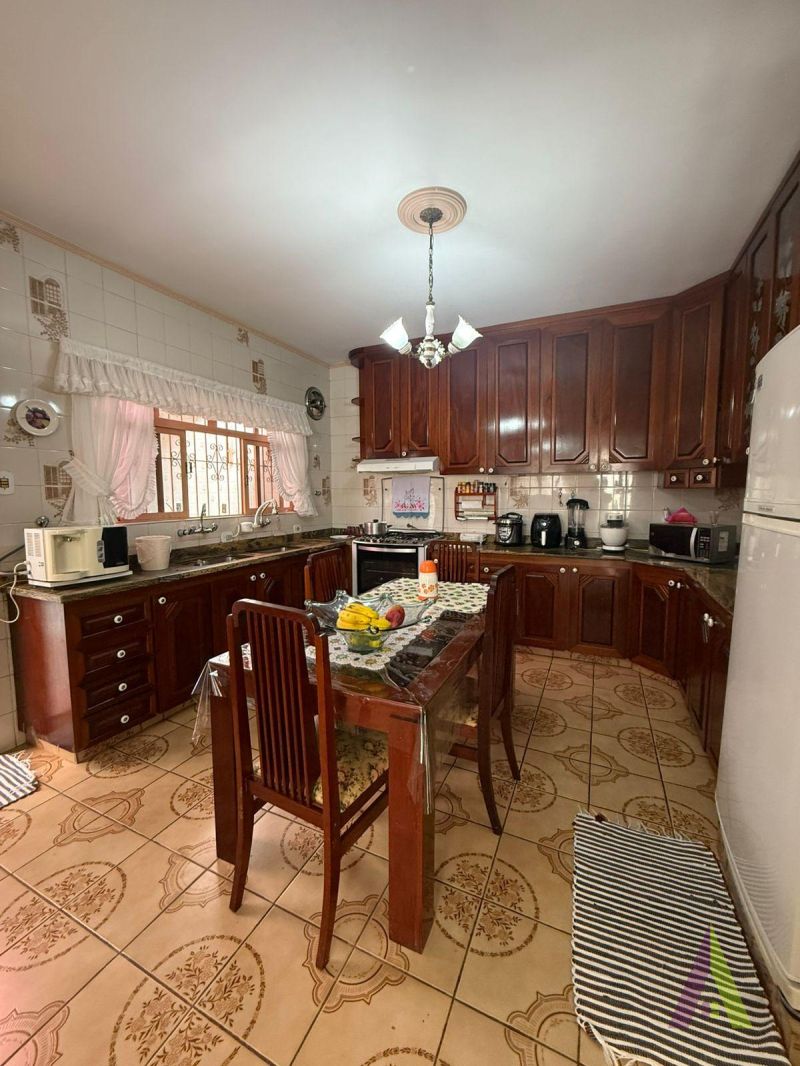 Sobrado com Edícula em Bairro Tradicional de São Roque!