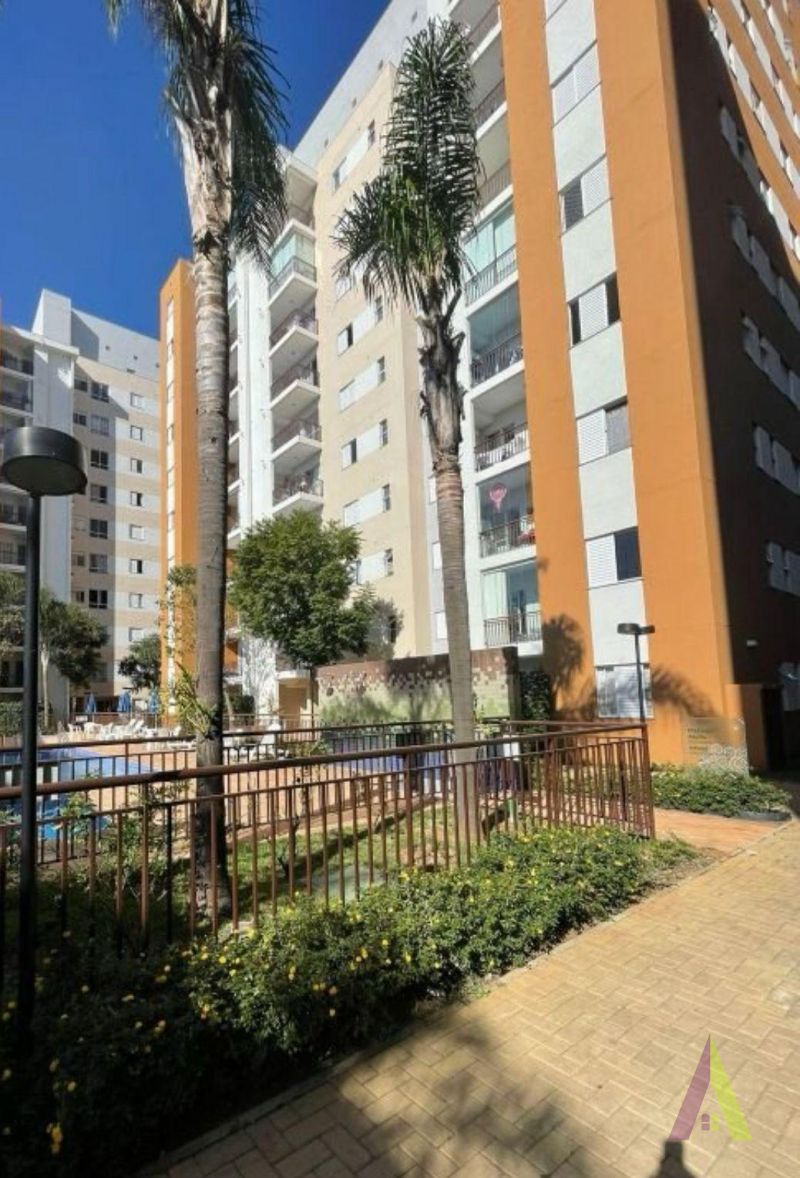 Apartamento Mobiliado com Quintal em Condomínio Resort de São Roque!